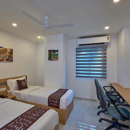 Sapphire Club Hub Hotel Kochi Exterior photo