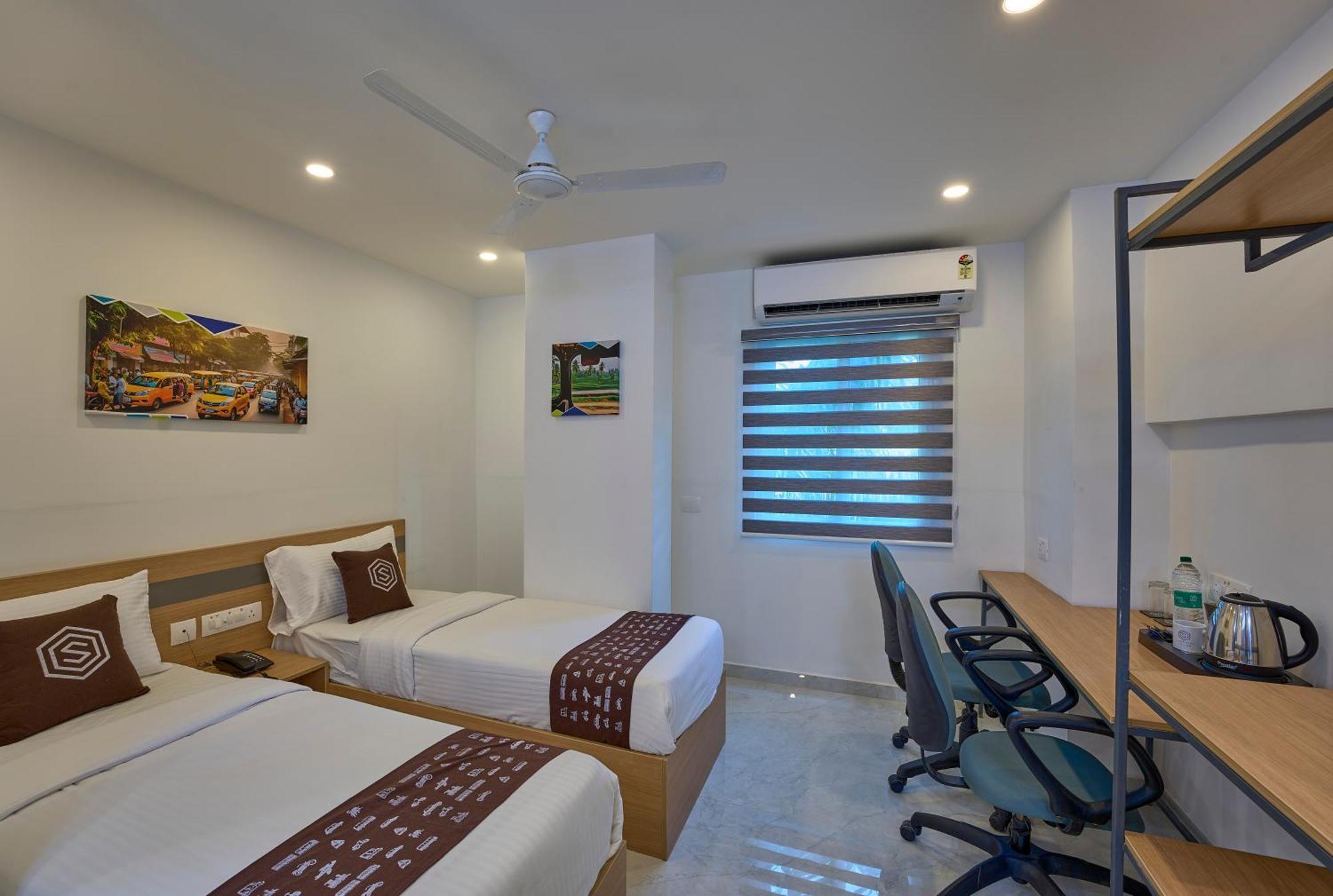 Sapphire Club Hub Hotel Kochi Exterior photo