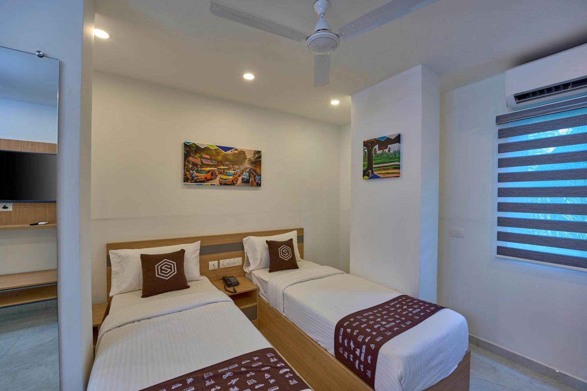 Sapphire Club Hub Hotel Kochi Exterior photo