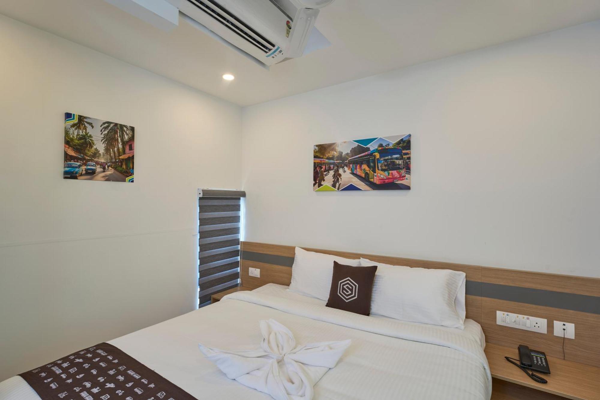 Sapphire Club Hub Hotel Kochi Exterior photo
