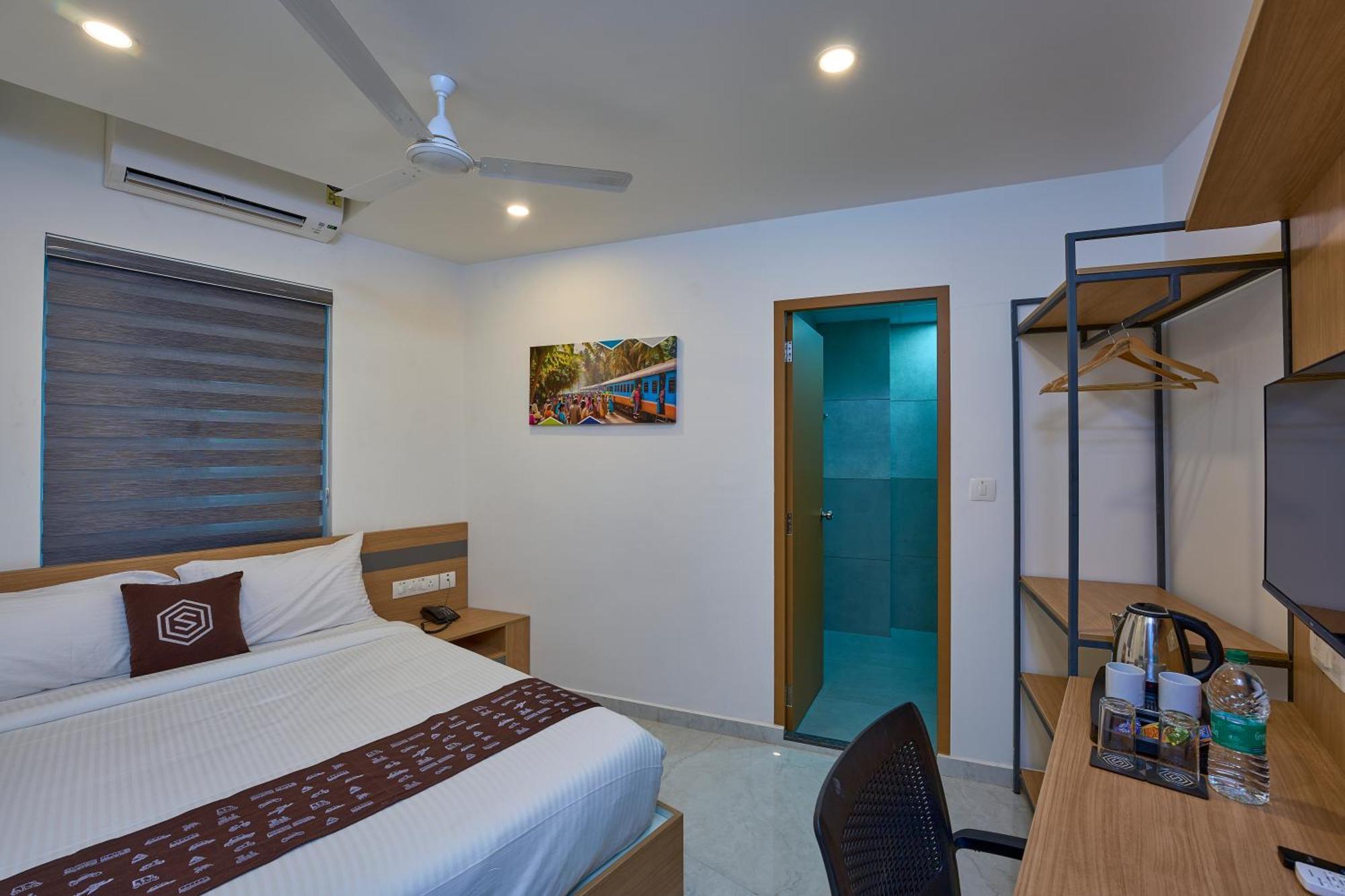 Sapphire Club Hub Hotel Kochi Exterior photo